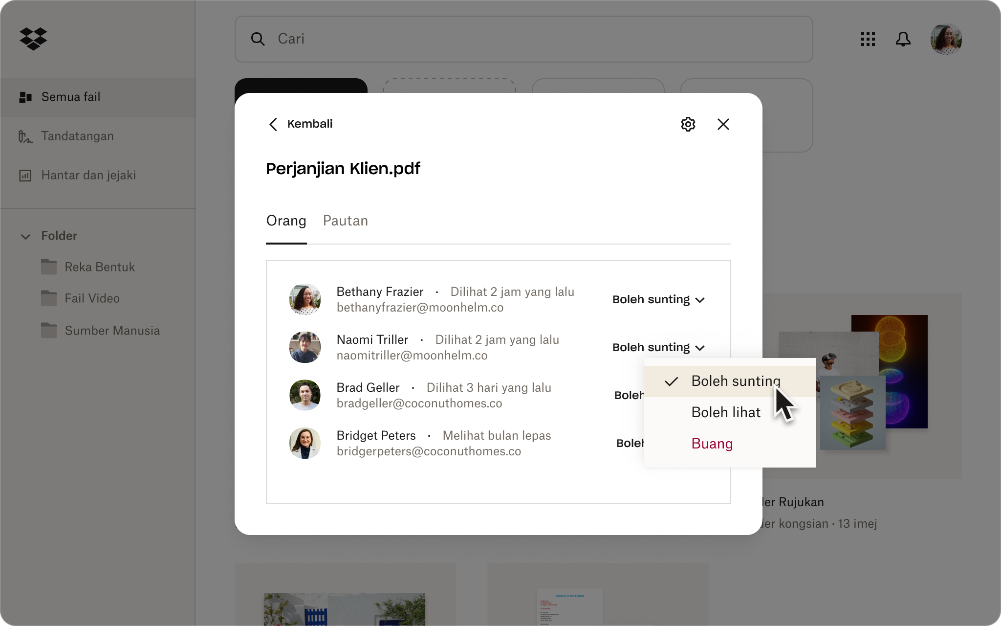 Tangkapan skrin UI Dropbox menunjukkan kebenaran pengguna untuk &quot;Perjanjian Pelanggan.pdf&quot; fail, dengan menu lungsur memilih &quot;Boleh mengedit.&quot;