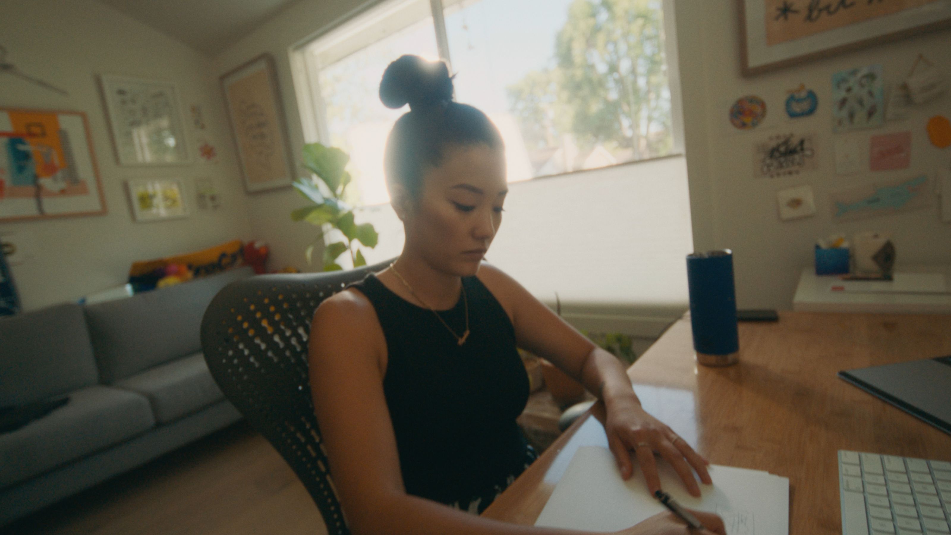 Sophia Chang, fundadora da Common Ace, trabalhando em casa