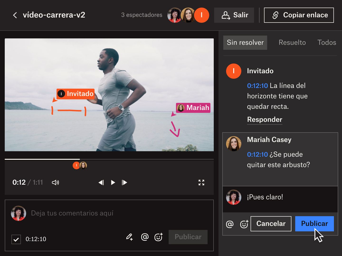Interfaz de usuario de reproducción de Dropbox Replay que muestra a varios colaboradores comentando y respondiendo comentarios con marca de tiempo en un vídeo