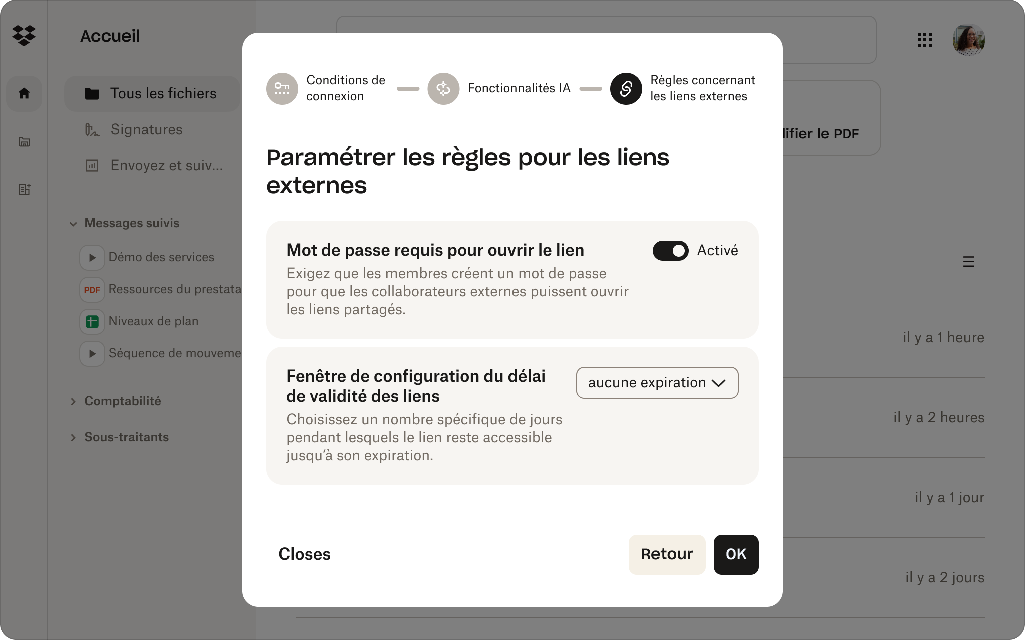 Un utilisateur définit des règles pour les liens externes dans l’interface d’administration Dropbox, telles que l’exigence d’un mot de passe pour ouvrir les liens.