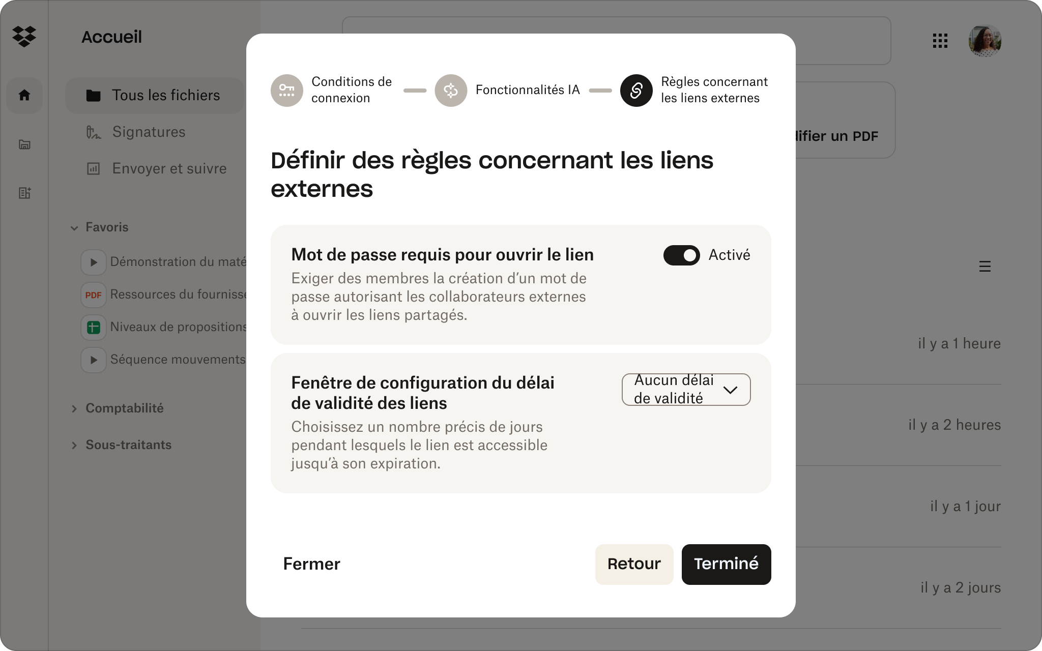 Un utilisateur définit des règles de liens externes dans l’interface d’administration Dropbox, par exemple en demandant un mot de passe pour ouvrir des liens.