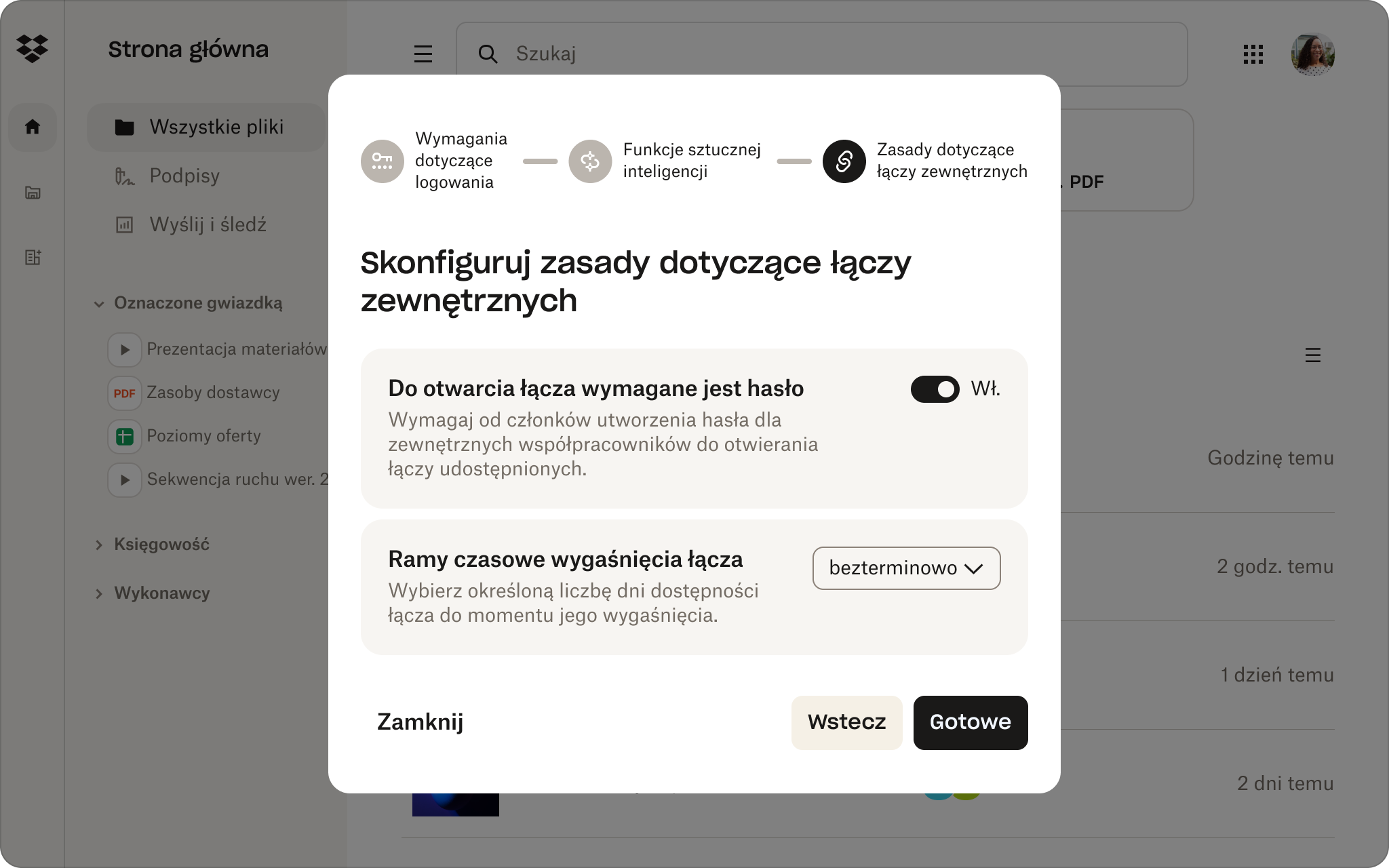 Użytkownik ustawia reguły dotyczące łączy zewnętrznych w konsoli administratora Dropbox, takie jak wymaganie podania hasła przy otwieraniu łączy.