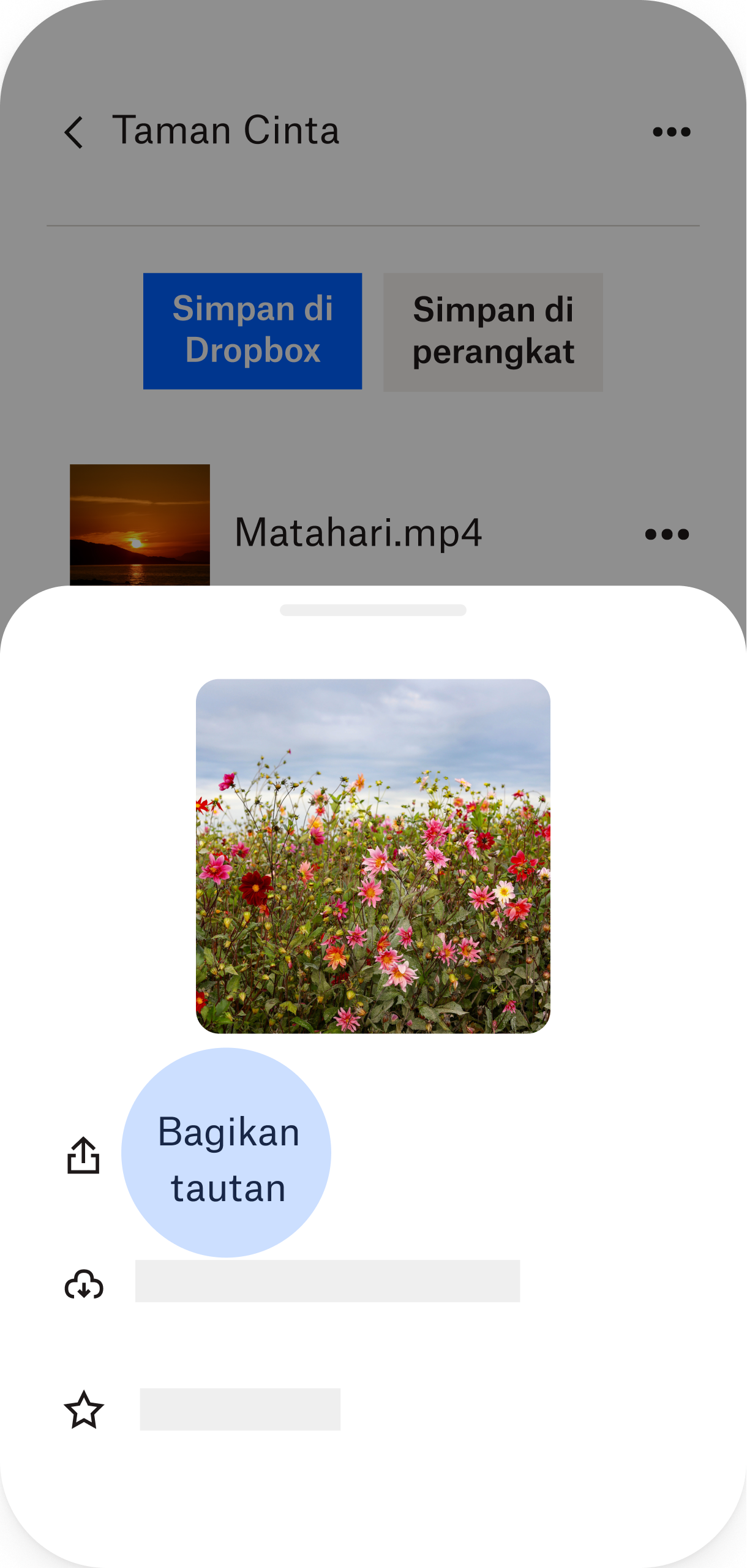 Layar ponsel dengan sorotan pada bagikan tautan