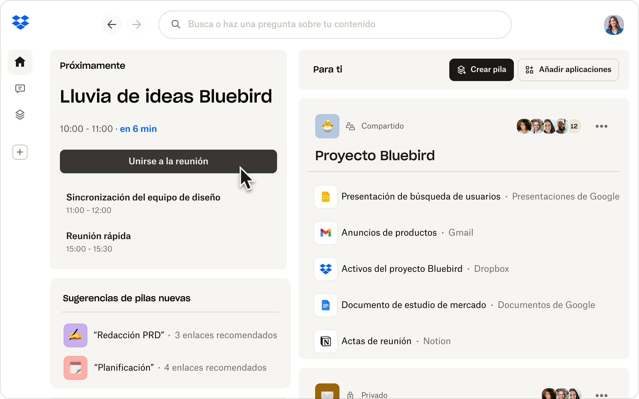 Animación de imagen en la que se muestra a un usuario escribiendo “objetivos de la empresa” en la barra de búsqueda de Dash, viendo el contenido con las palabras clave destacadas y, después, haciendo clic en un archivo de Dropbox Paper titulado Resultados clave de los objetivos de la empresa (OKR).