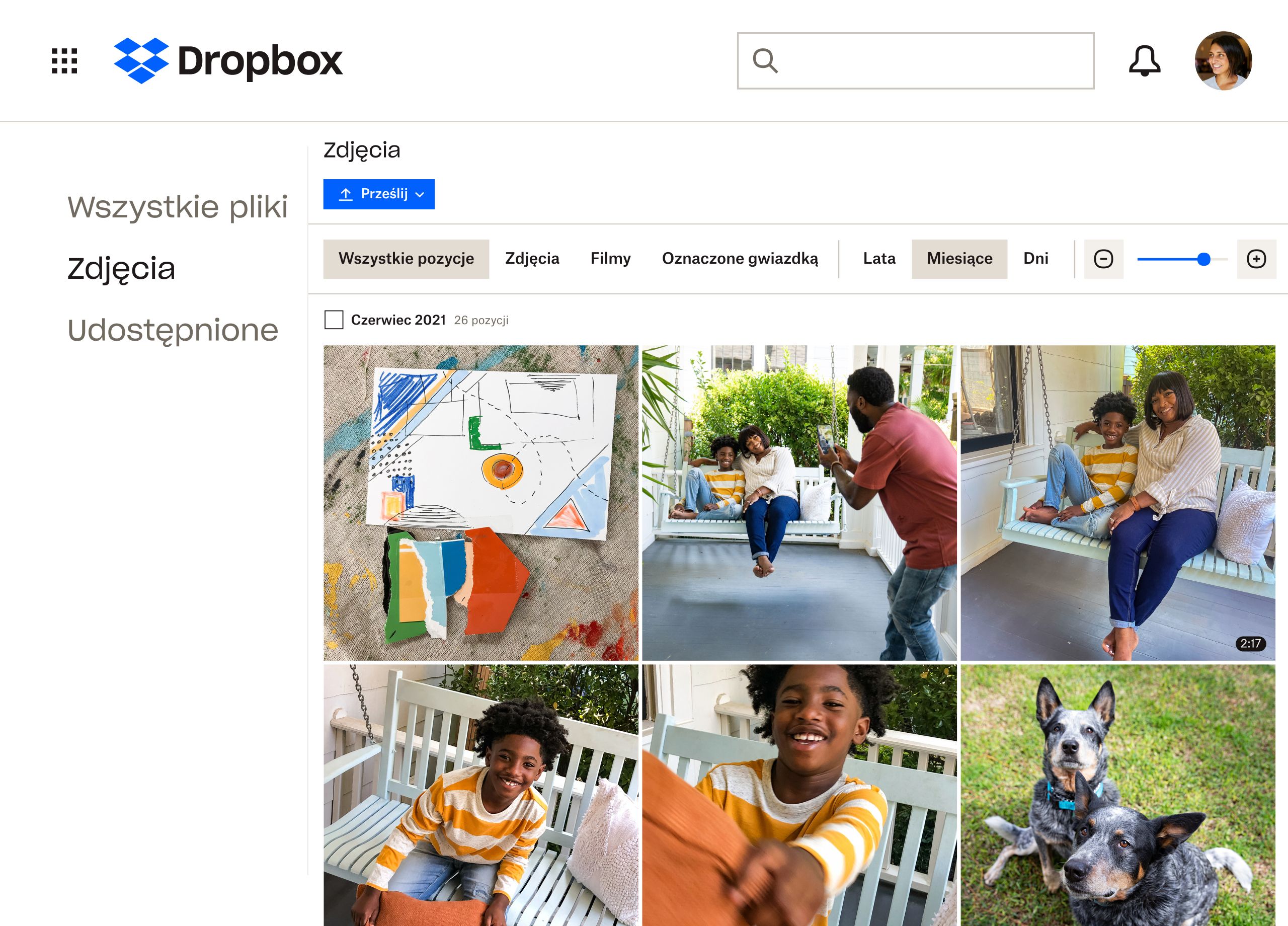 Zdjęcia rodziny i jej psów zapisywane w folderze Dropbox