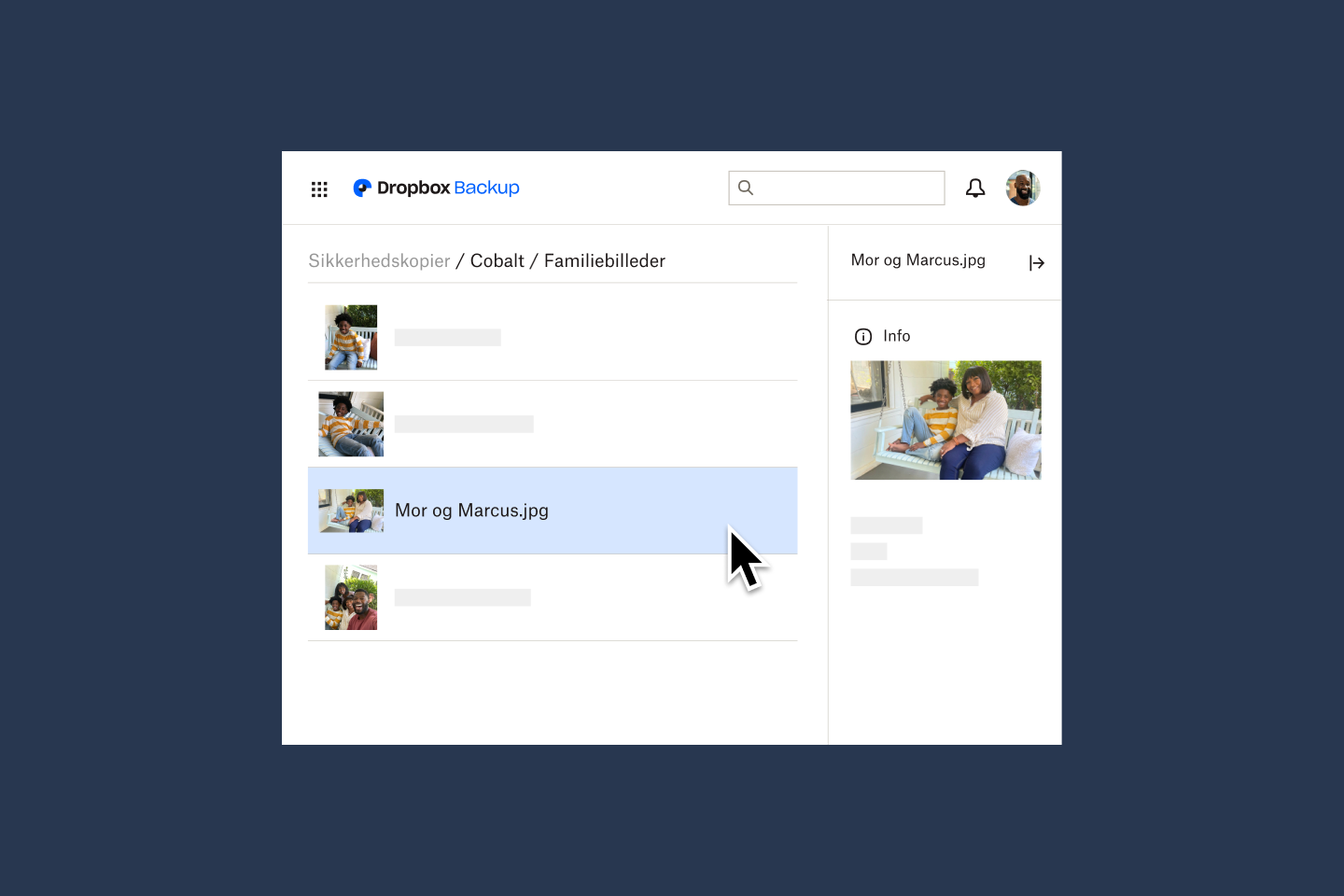 En liste over gemte enheder i Dropbox Backup, inklusive to computere og en bærbar harddisk