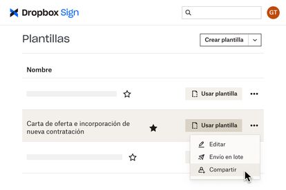 Persona haciendo clic en un botón de compartir para una plantilla de incorporación en Dropbox Sign