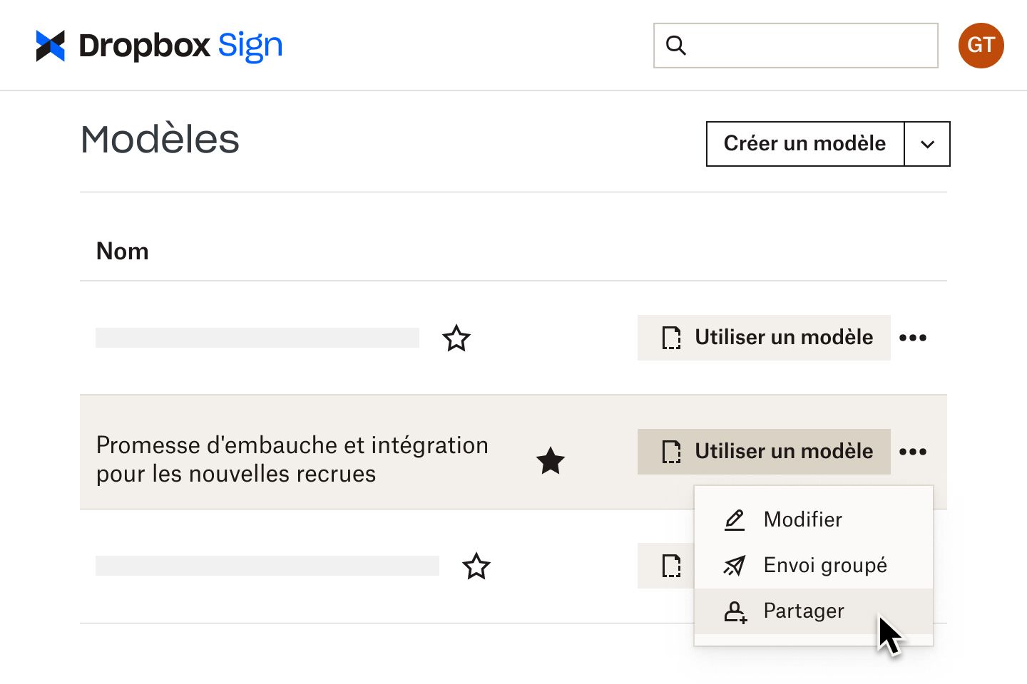 Utilisateur cliquant sur un bouton pour partager un modèle d'intégration dans Dropbox Sign