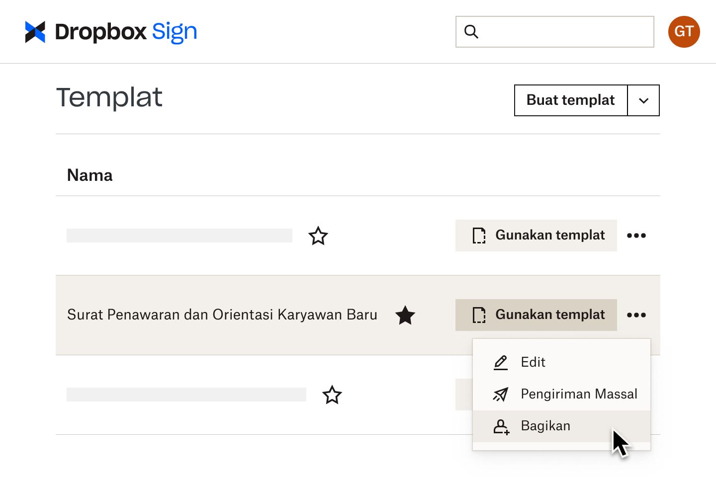 Seorang pengguna mengeklik tombol ‘bagikan’ untuk templat orientasi di Dropbox Sign