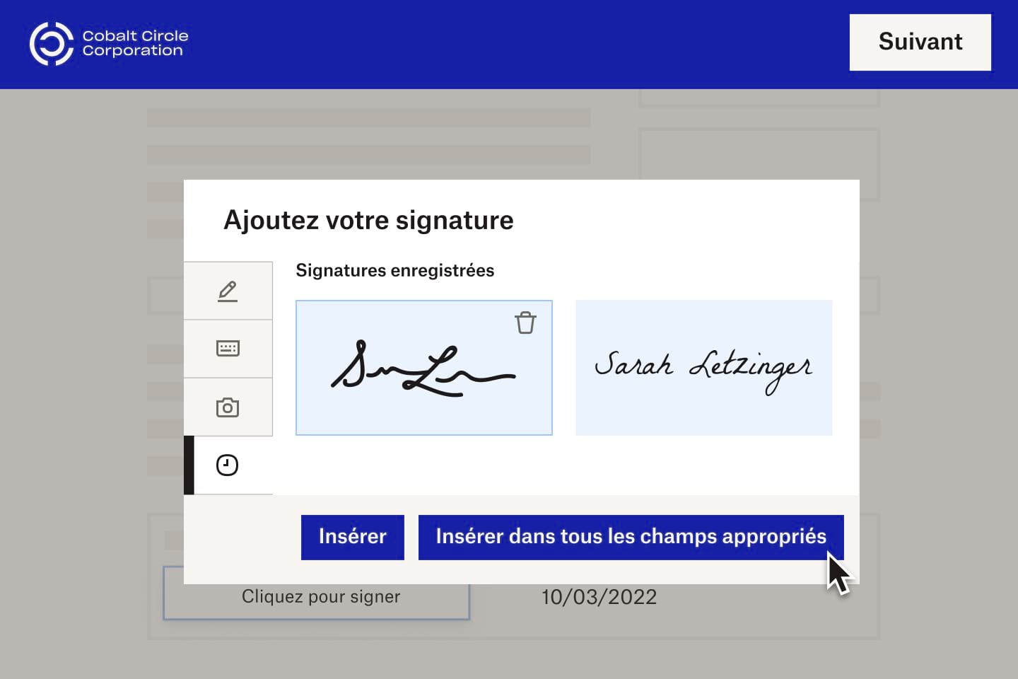 Un nouvel employé de Cobalt Circle Corporation ajoute une signature électronique à un document numérique.