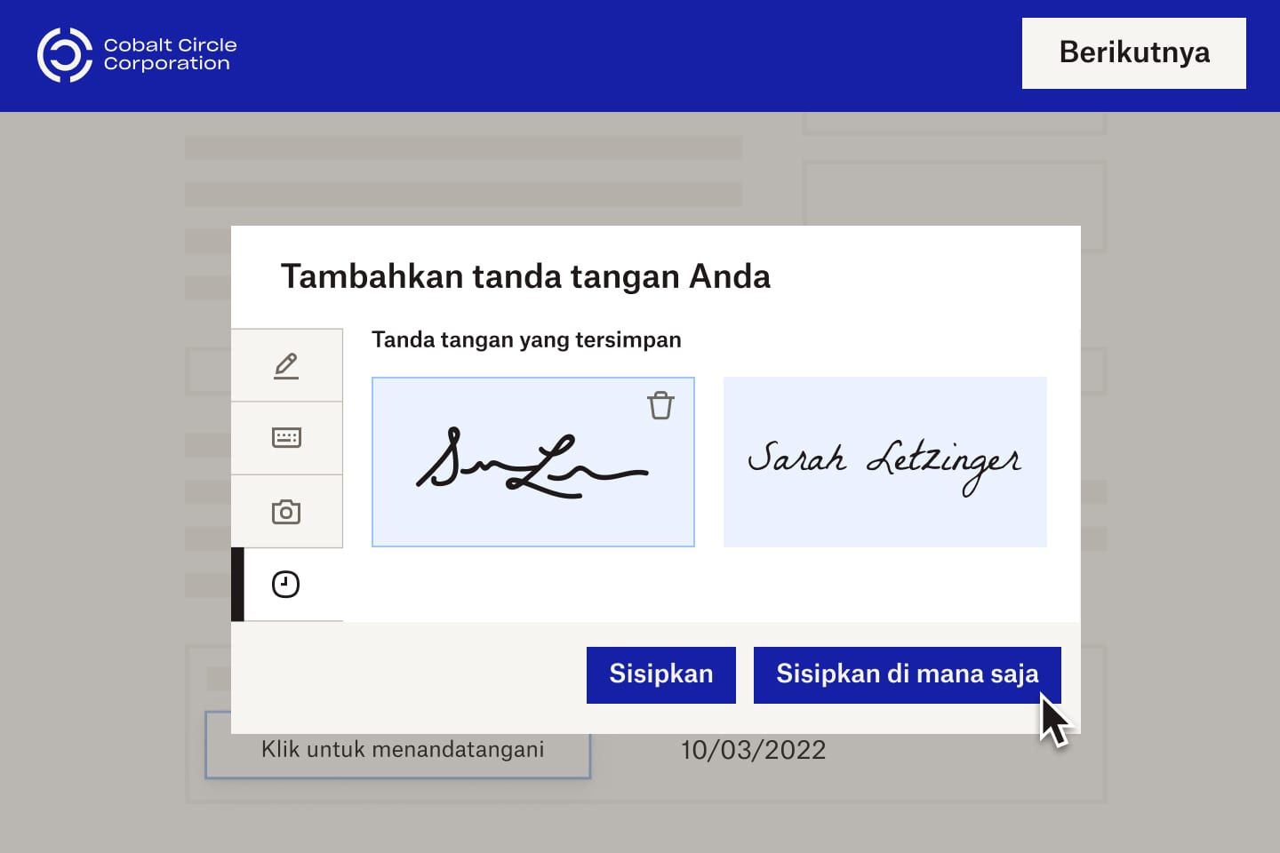 Seorang karyawan baru Cobalt Circle Corporation memasukkan tanda tangan elektronik ke dalam dokumen digital.