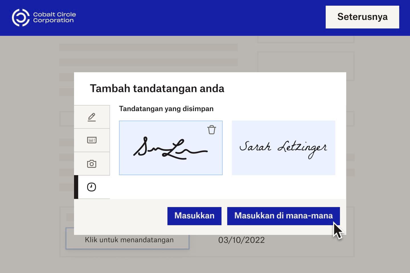Seorang pekerja baharu Cobalt Circle Corporation memasukkan eSignature ke dalam dokumen digital.
