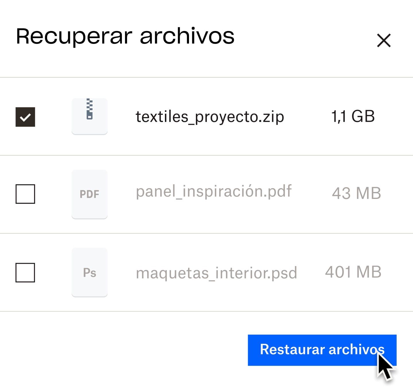 Un usuario que hace clic en un botón azul denominado “restaurar archivos”