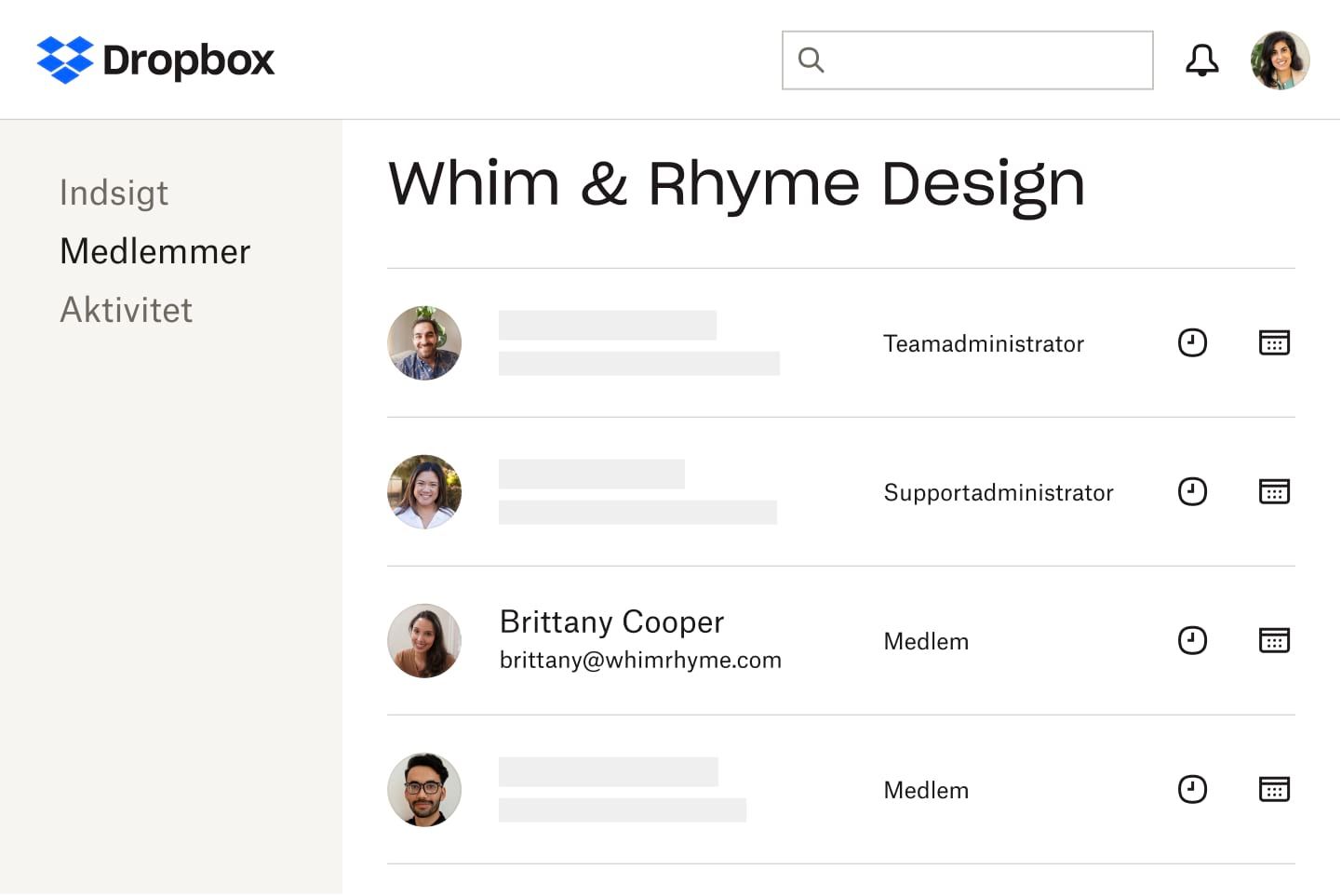 En liste over teammedlemmer og deres forskellige adgangsniveauer til en delt Dropbox-konto, herunder &quot;teamadministrator&quot;, &quot;supportadministrator&quot; og &quot;medlem&quot; 