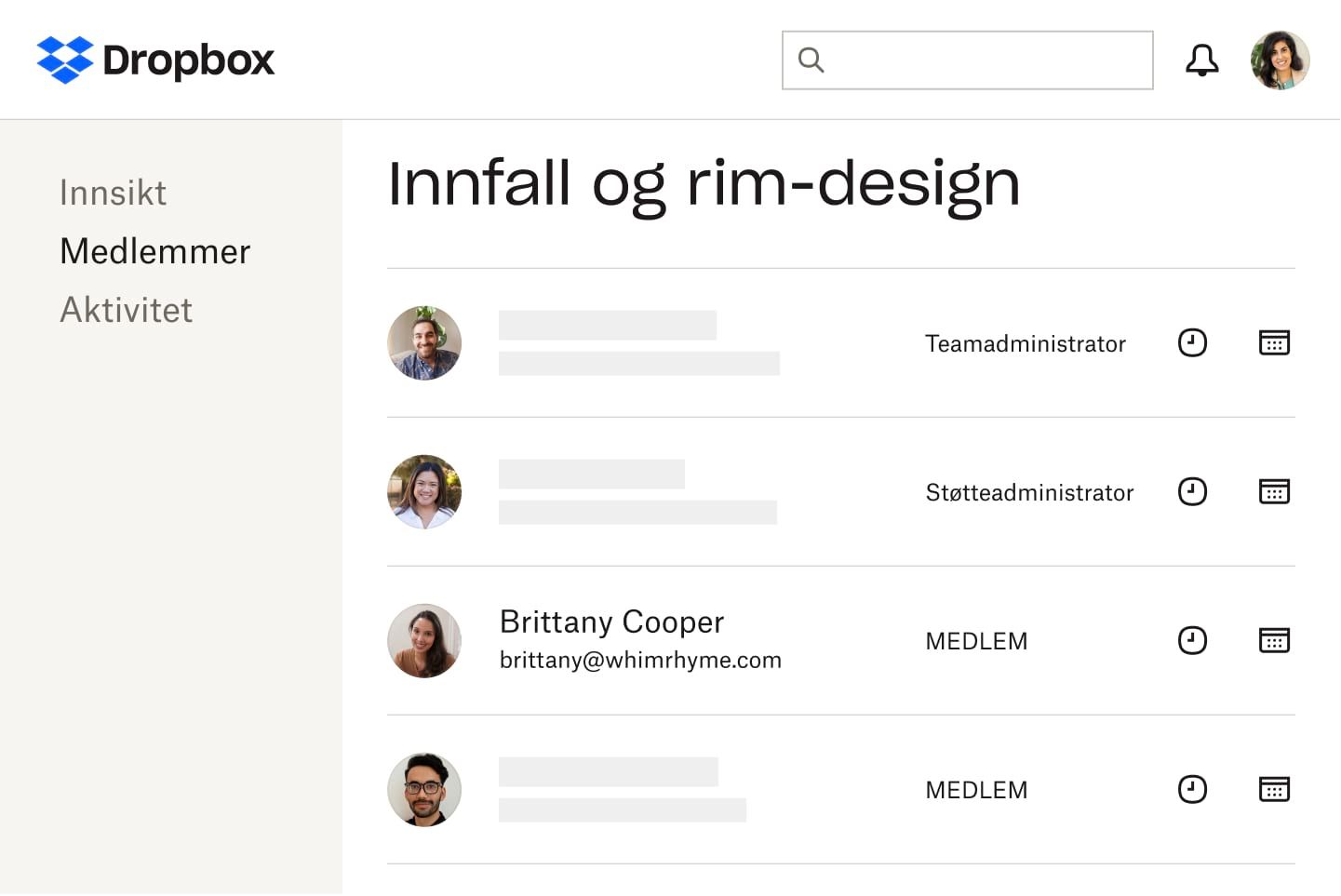 En liste over medlemmer av et team og deres forskjellige tilgangsnivåer til en delt Dropbox-konto, inkludert «teamadministrator», «støtteadministrator» og «medlem» 