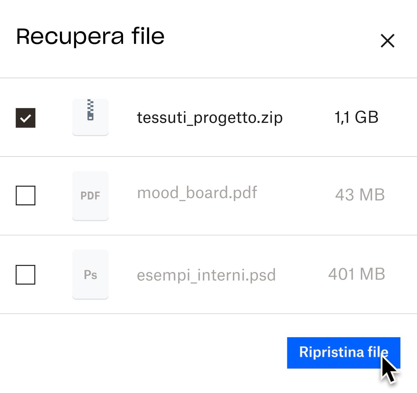 Un utente mentre fa clic su un pulsante blu con la scritta "restore files" (ripristina file)