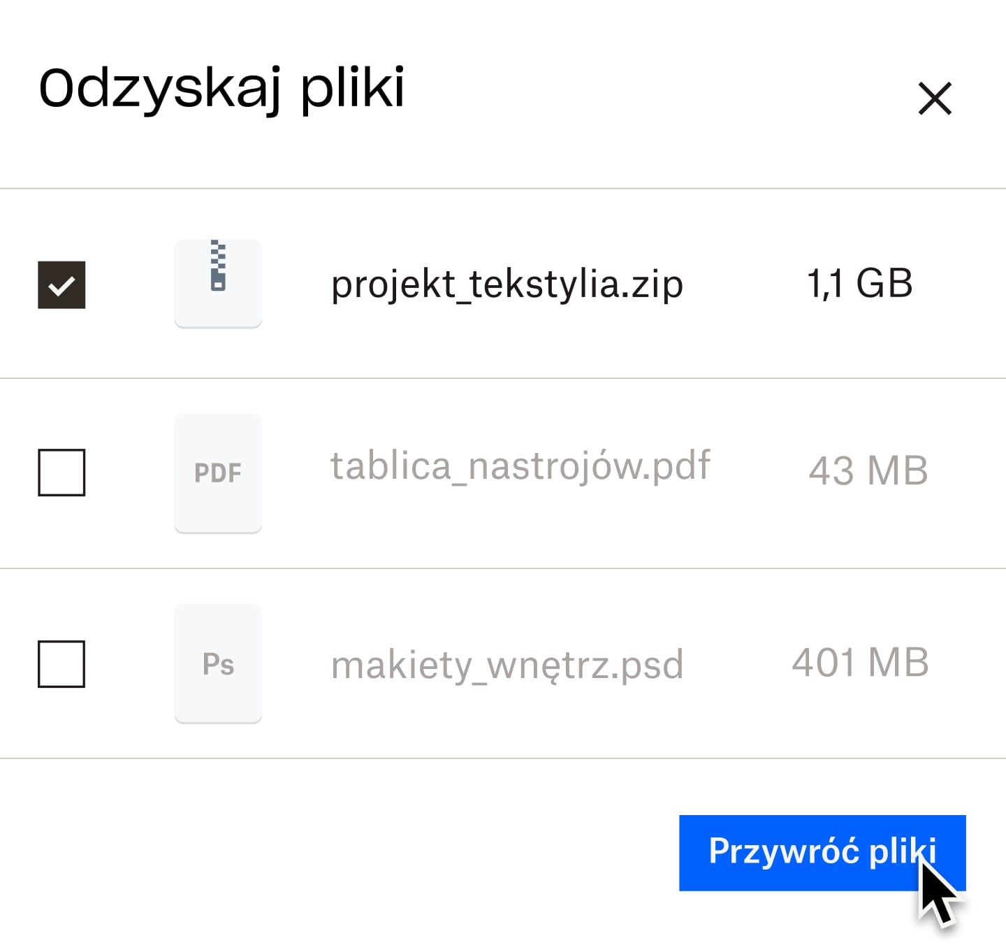 Użytkownik klikający niebieski przycisk z napisem „restore files” (przywróć pliki)