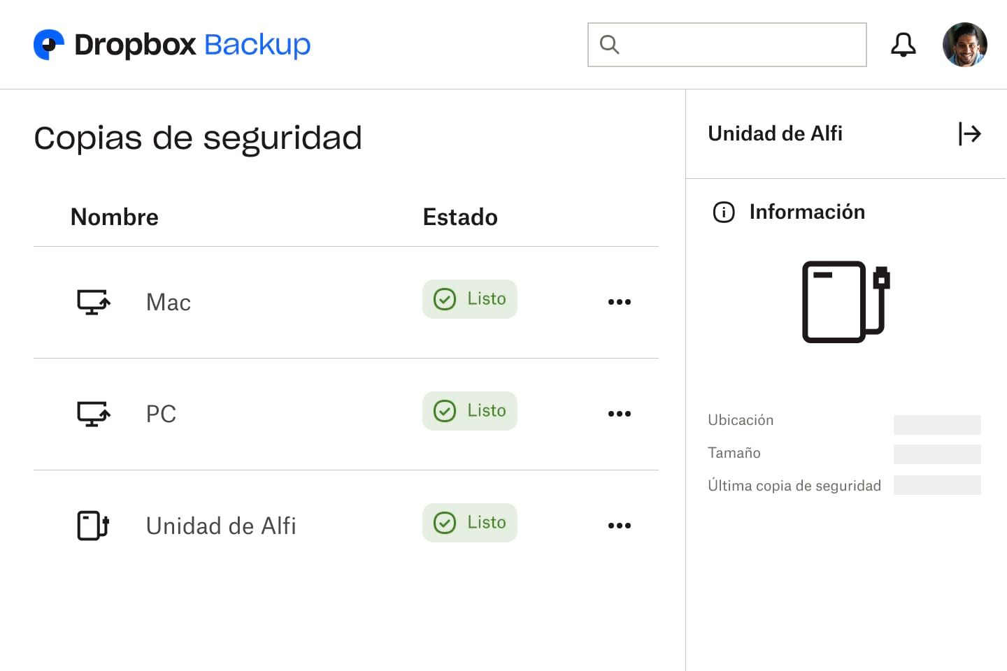 Una imagen de la interfaz de Dropbox Backup con tres unidades que han completado su copia de seguridad y muestran el estado ‘listo’.
