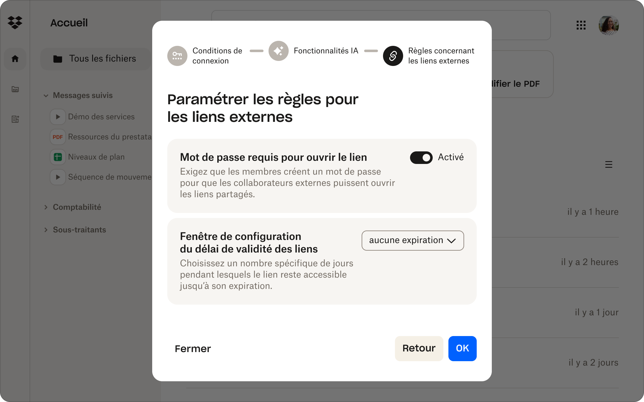 Un utilisateur définit des règles pour les liens externes dans l’interface d’administration Dropbox, telles que l’exigence d’un mot de passe pour ouvrir les liens.