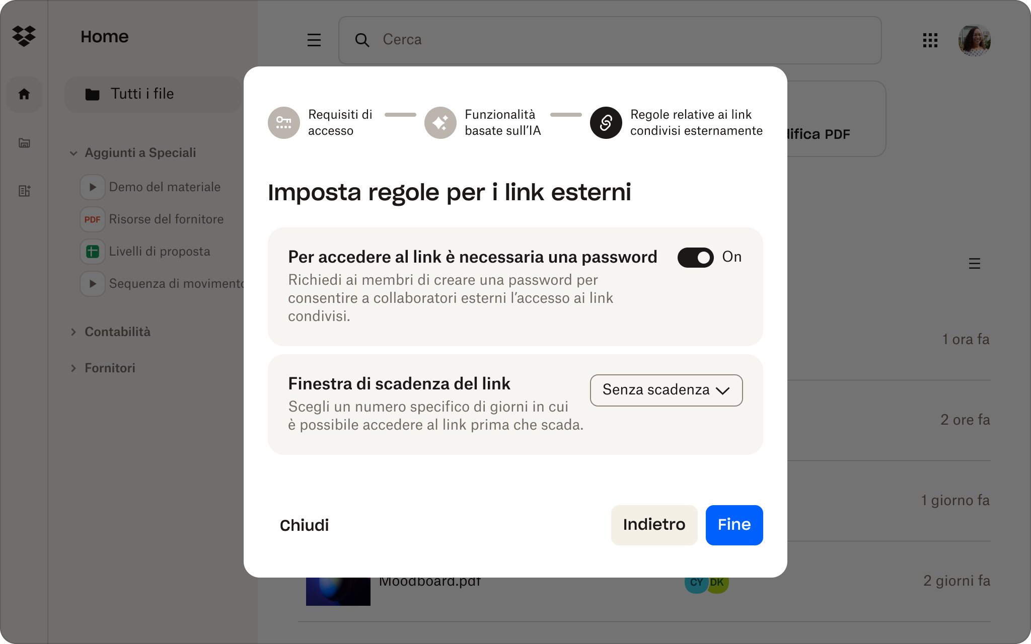 Un utente imposta le regole per i link esterni nella Console amministratore di Dropbox, ad esempio richiedendo una password per aprire i link.