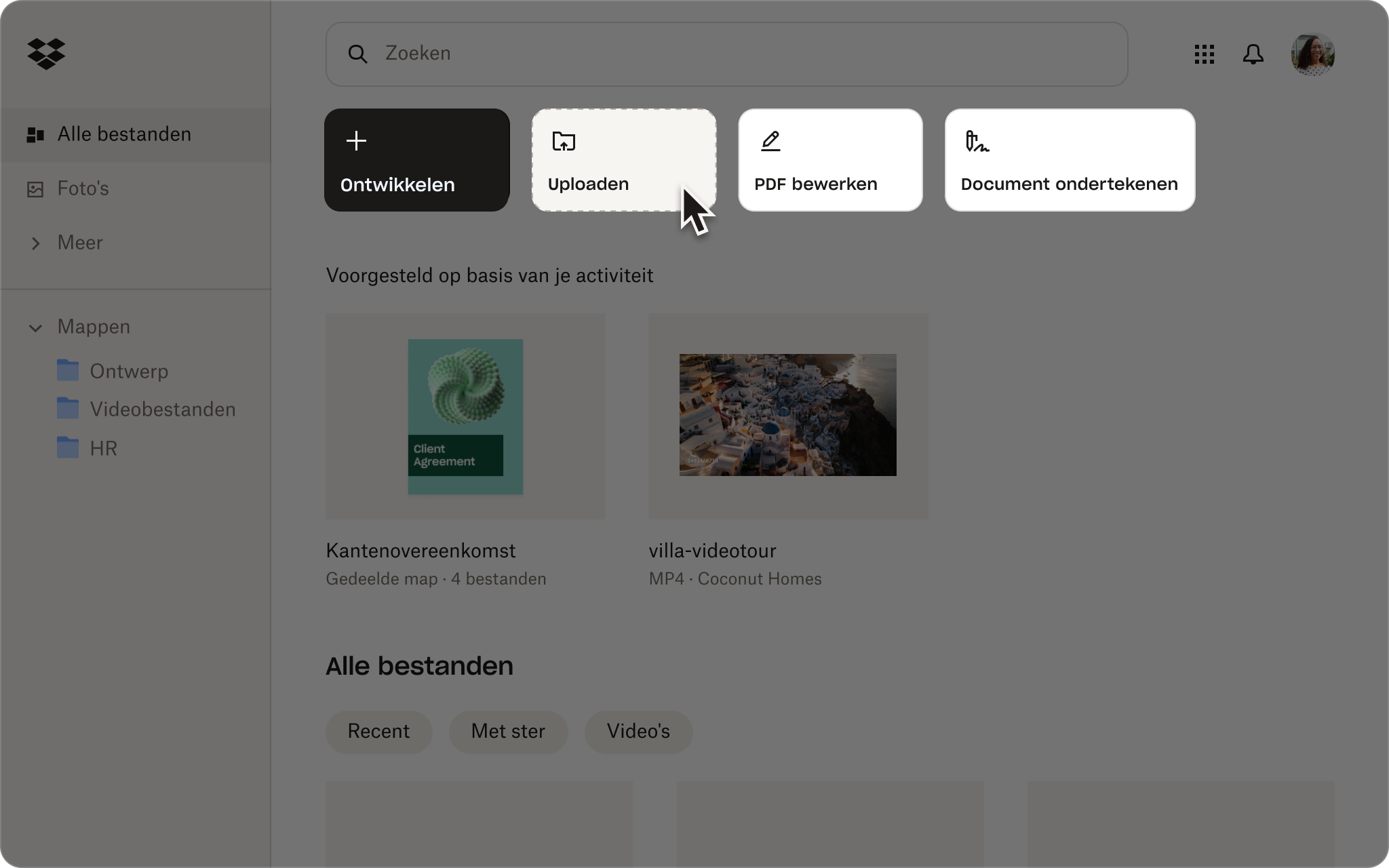 Een screenshot van de Dropbox-interface waarin iemand iets uploadt naar zijn cloudopslag.