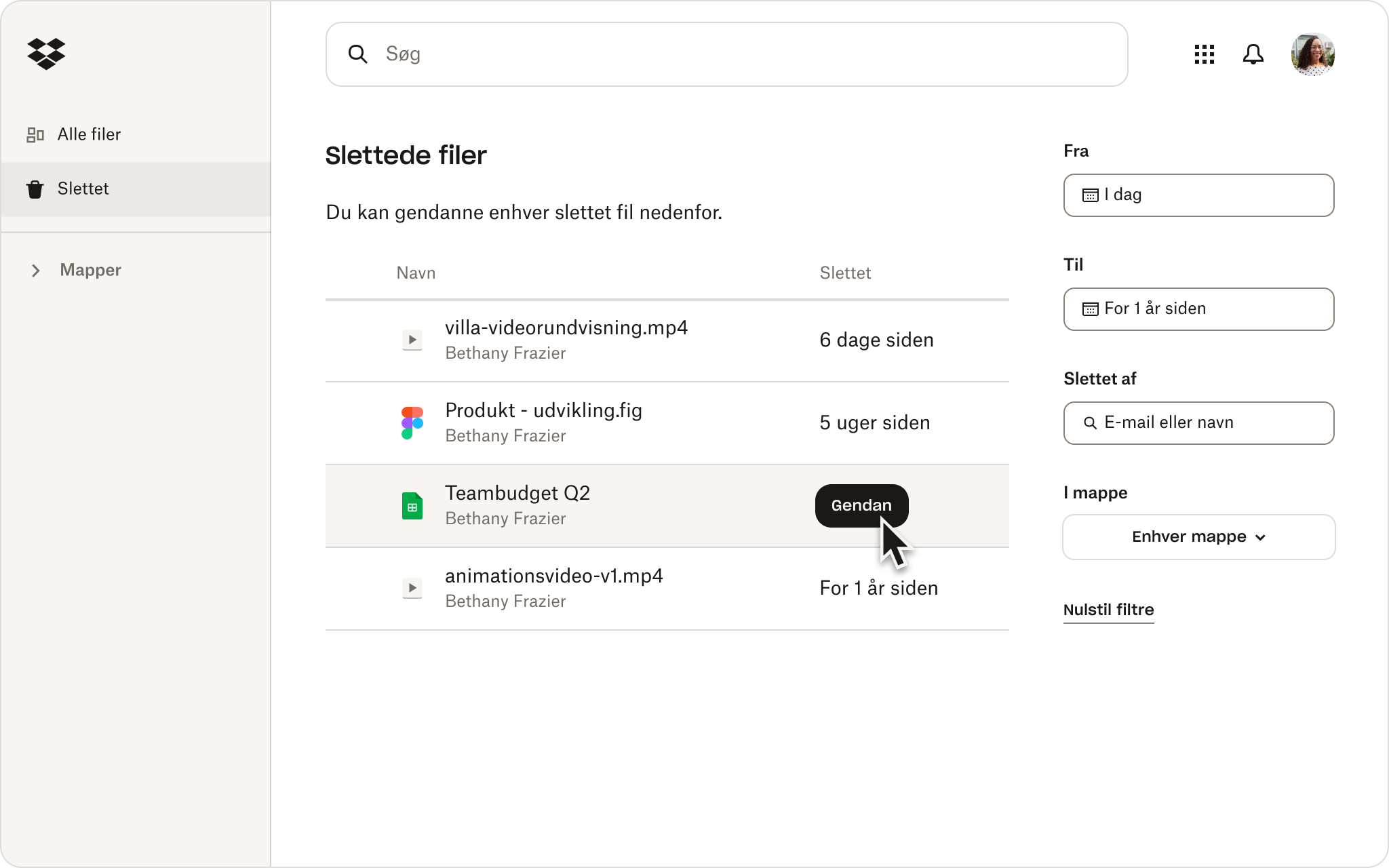 Et skærmbillede af Dropbox-grænsefladen, der viser en person, som gennemgår de slettede filer i deres cloudlager.