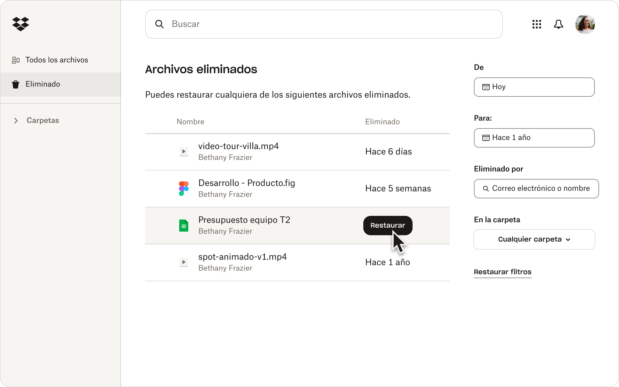 Una captura de pantalla de la interfaz de Dropbox en la que se muestra a alguien examinando los archivos eliminados en su almacenamiento en la nube.