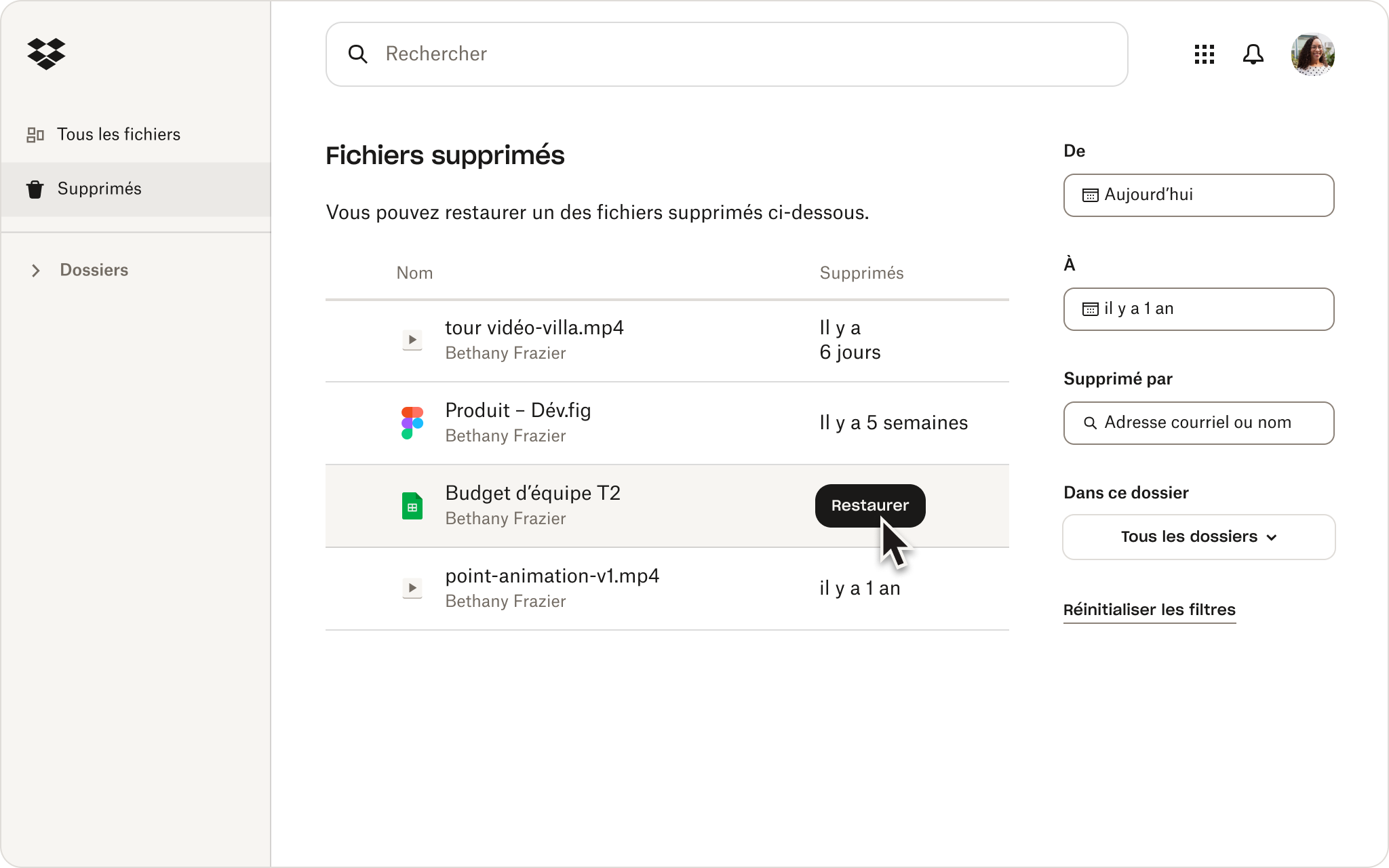 Capture d’écran de l’interface de Dropbox montrant une personne en train d’examiner les fichiers supprimés dans son stockage infonuagique.