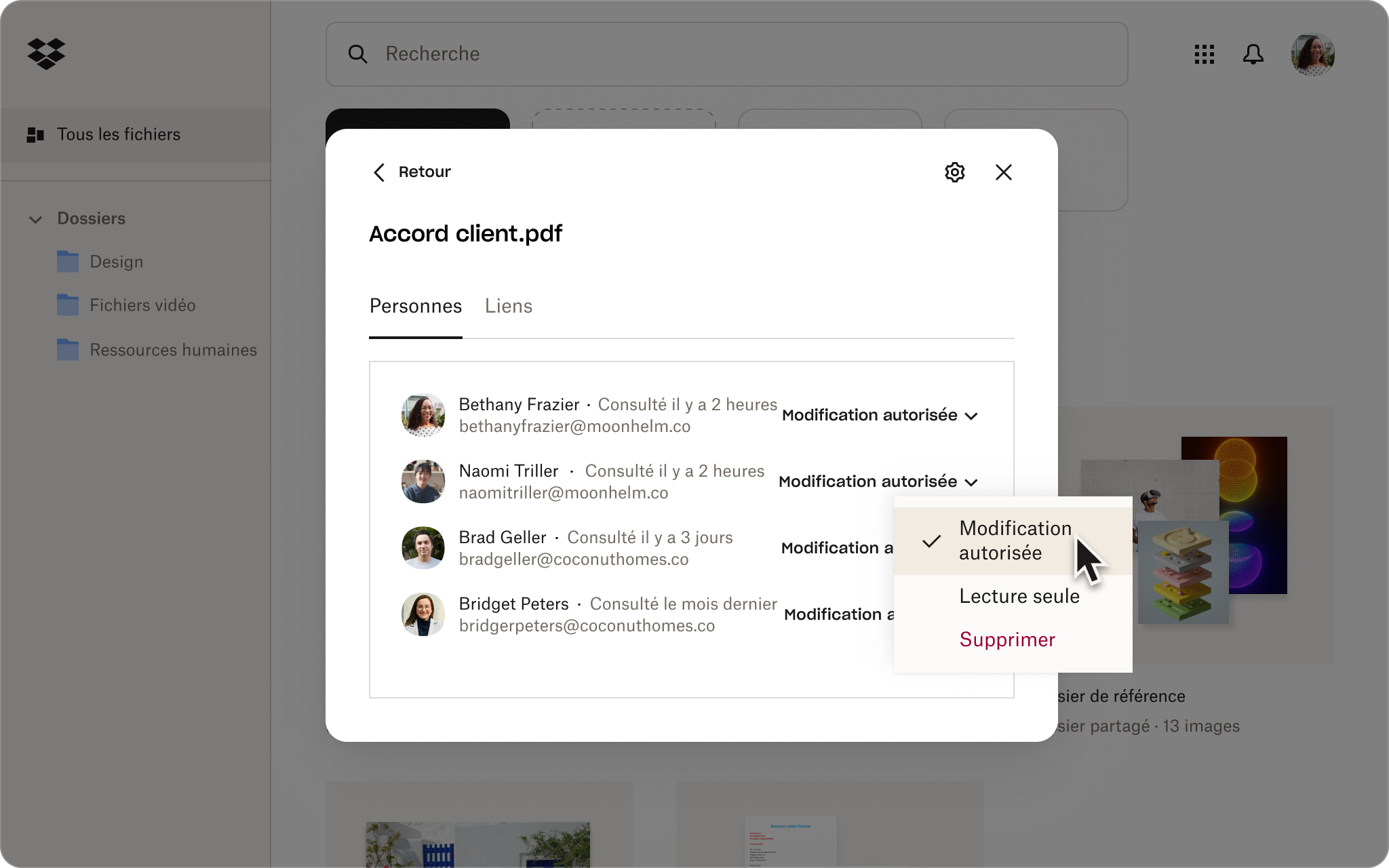 Capture d'écran de l'interface Dropbox montrant une personne ajustant les paramètres de partage lors de l'envoi d'un fichier.