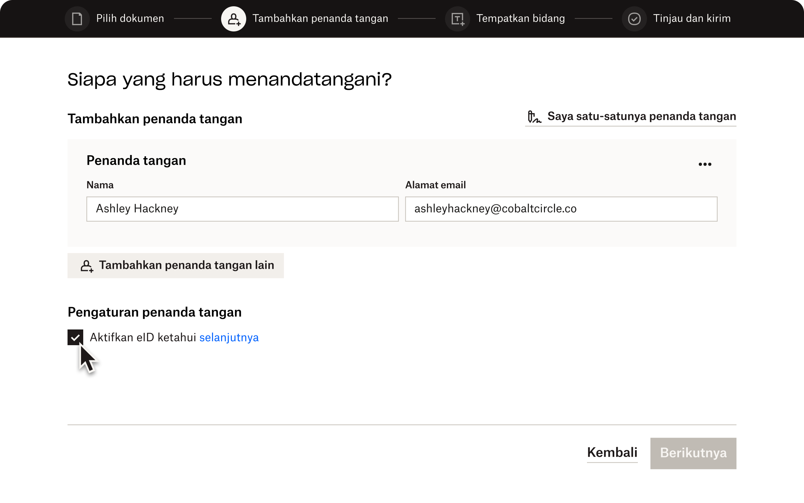Tahap kedua Dropbox Sign, dimana pengguna dapat menambahkan penanda tangan dan mengaktifkan eID
