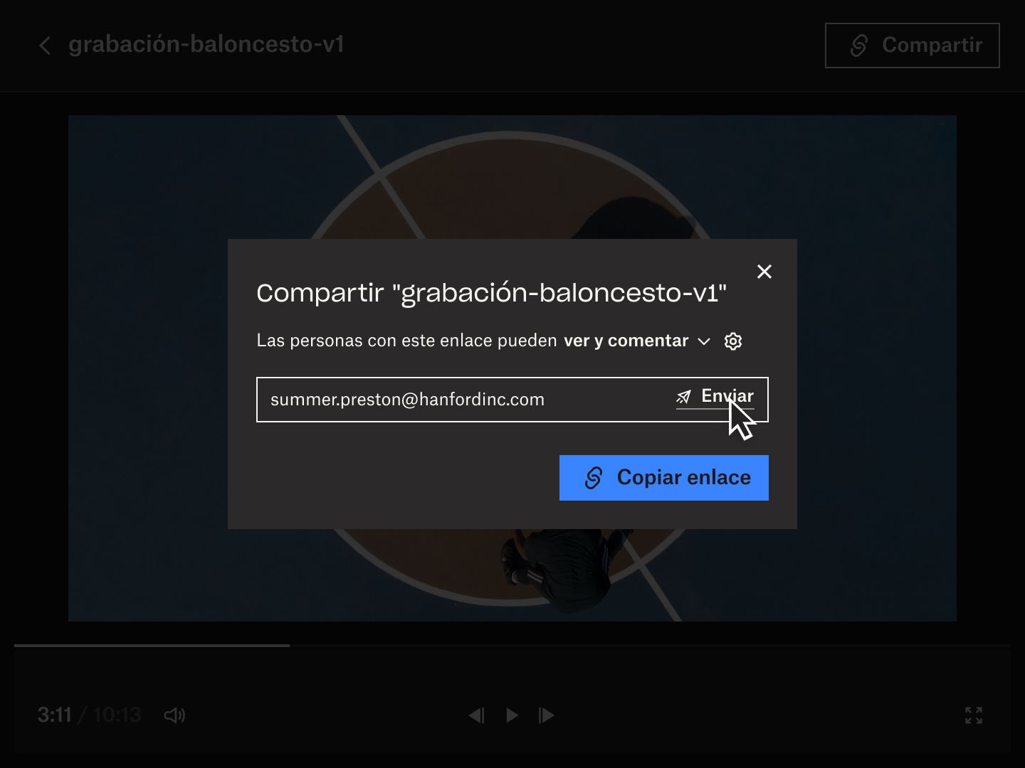 Interfaz de usuario del producto en la que se muestra cómo compartir un enlace a un archivo con otras personas para que revisen escenas con Replay