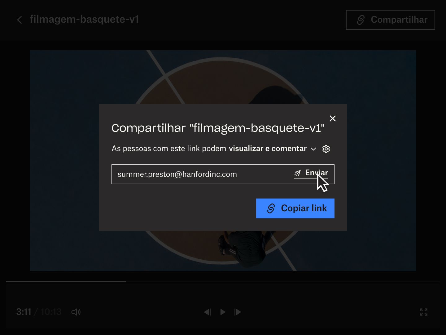 A interface do usuário do produto mostra como compartilhar um link de arquivo com outras pessoas para revisar a filmagem com o Replay.