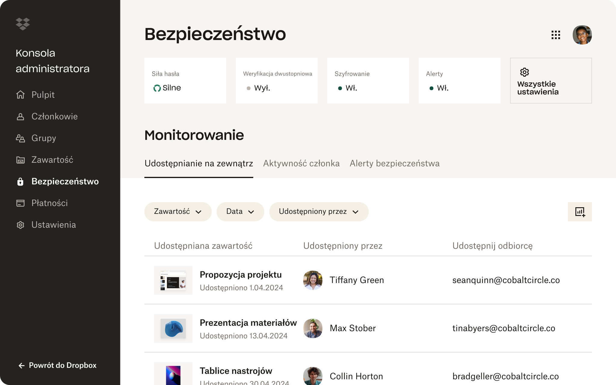 Dropbox zapewnia konsolę administratora z ustawieniami siły hasła, weryfikacji dwustopniowej i szyfrowania oraz monitorowaniem udostępnianych treści.
