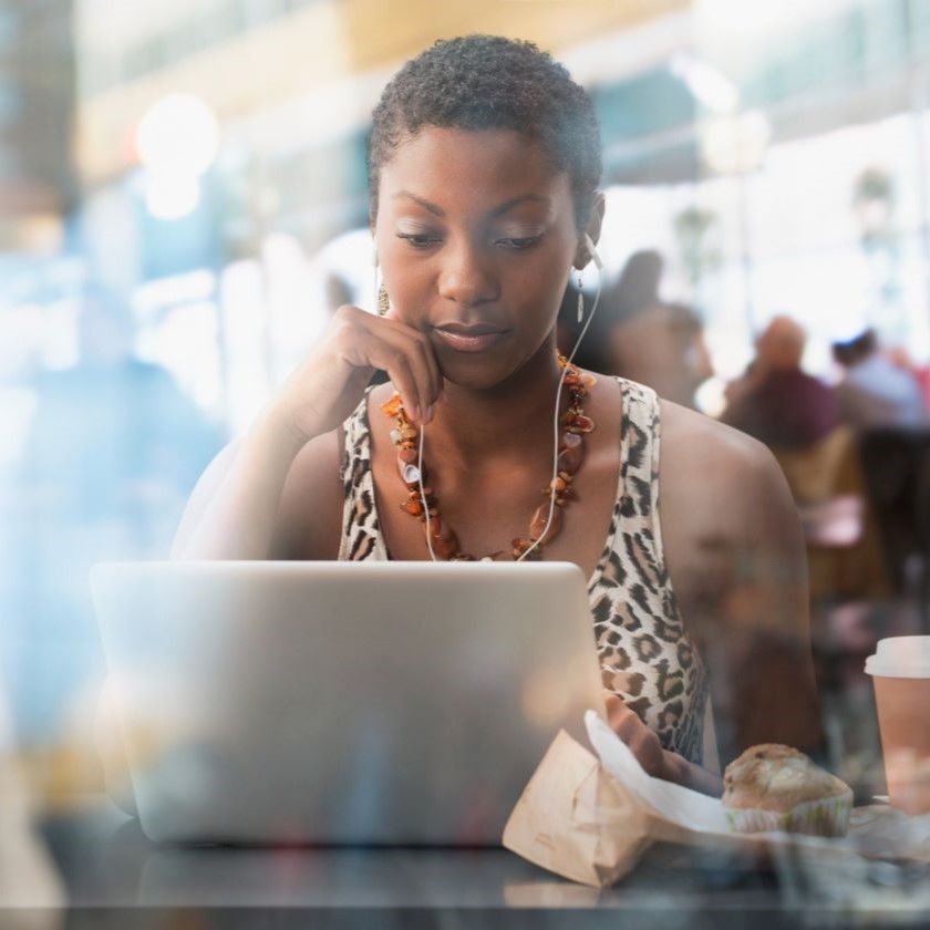 A person organizes their files with an AI assistant while working in a busy cafe.