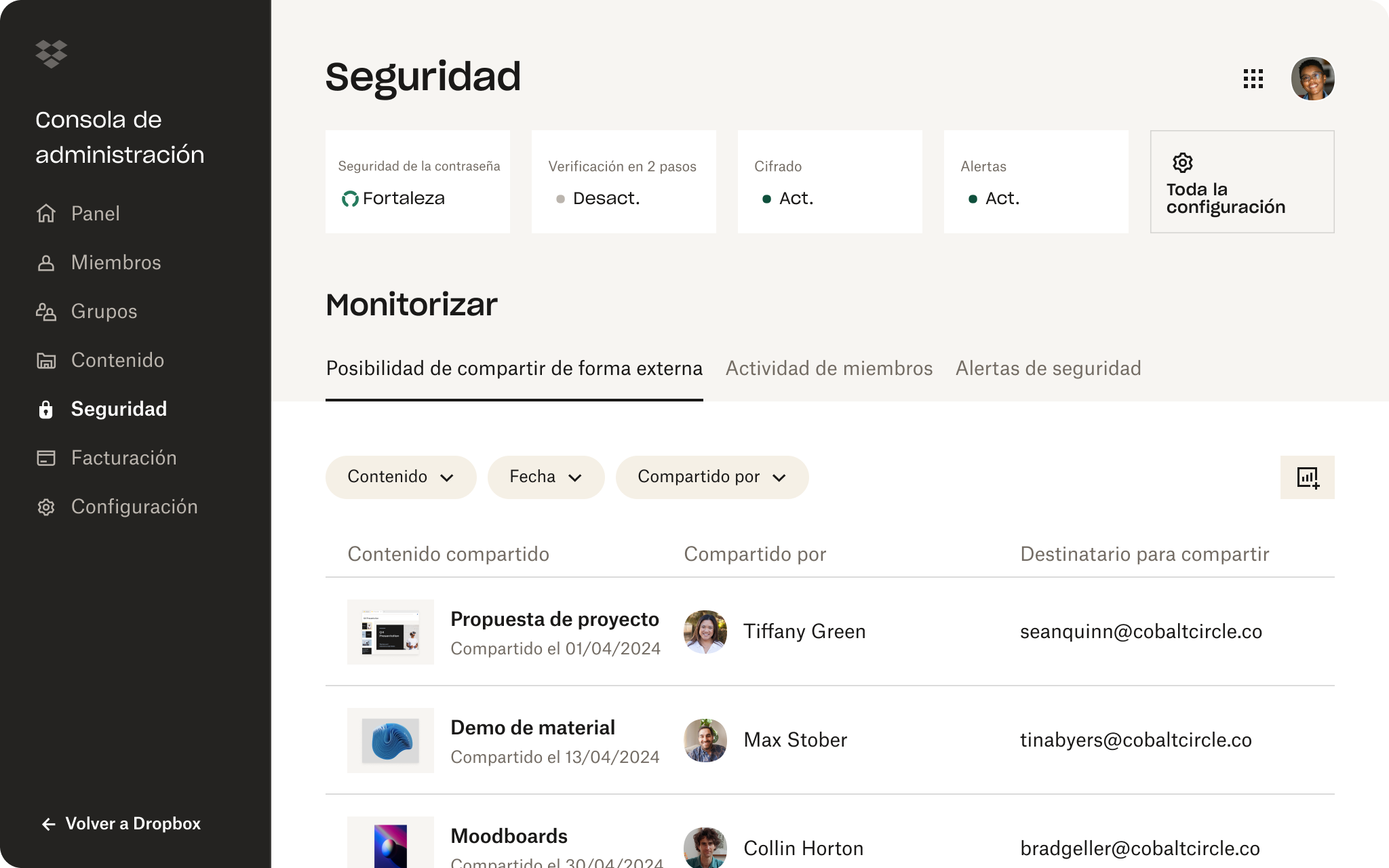 Captura de pantalla de la sección de Seguridad de la Consola de administración de Dropbox. Se muestra que el usuario tiene una contraseña segura pero no 2FA.