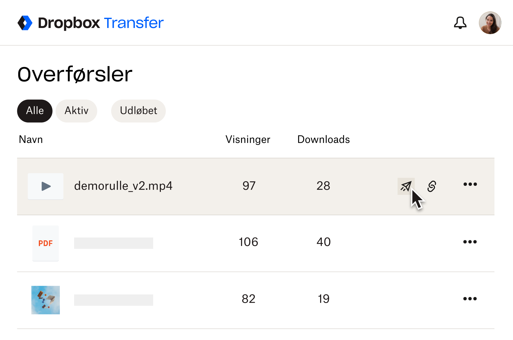 Skærmbillede af Dropbox Transfer-brugergrænsefladen. En musemarkør er ved muligheden for at sende en mp4-fil via Dropbox Transfer.