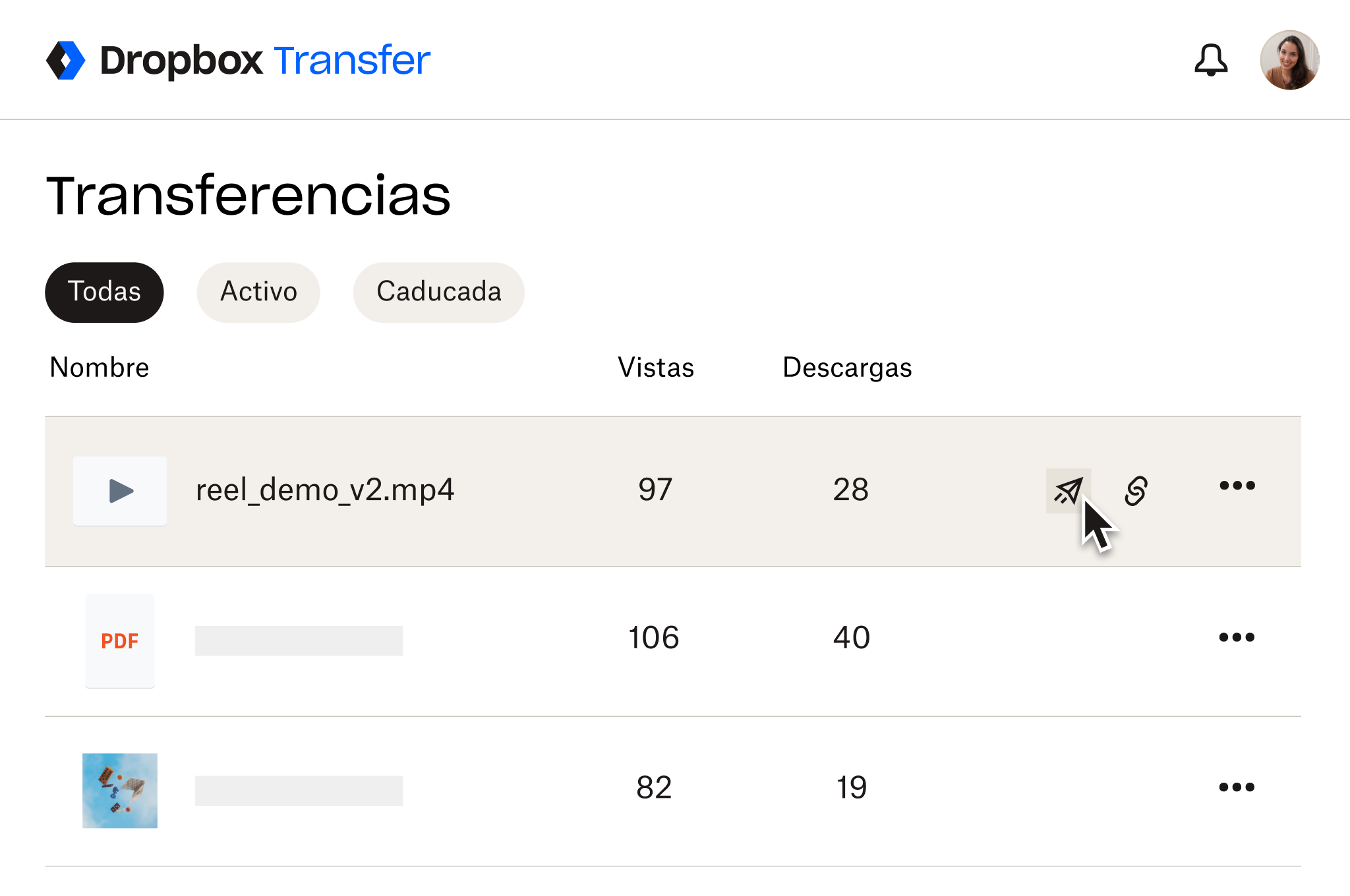 Captura de pantalla de la interfaz de usuario de Dropbox Transfer. El cursor del mouse apunta a la opción para enviar un archivo mp4 a través de Dropbox Transfer.