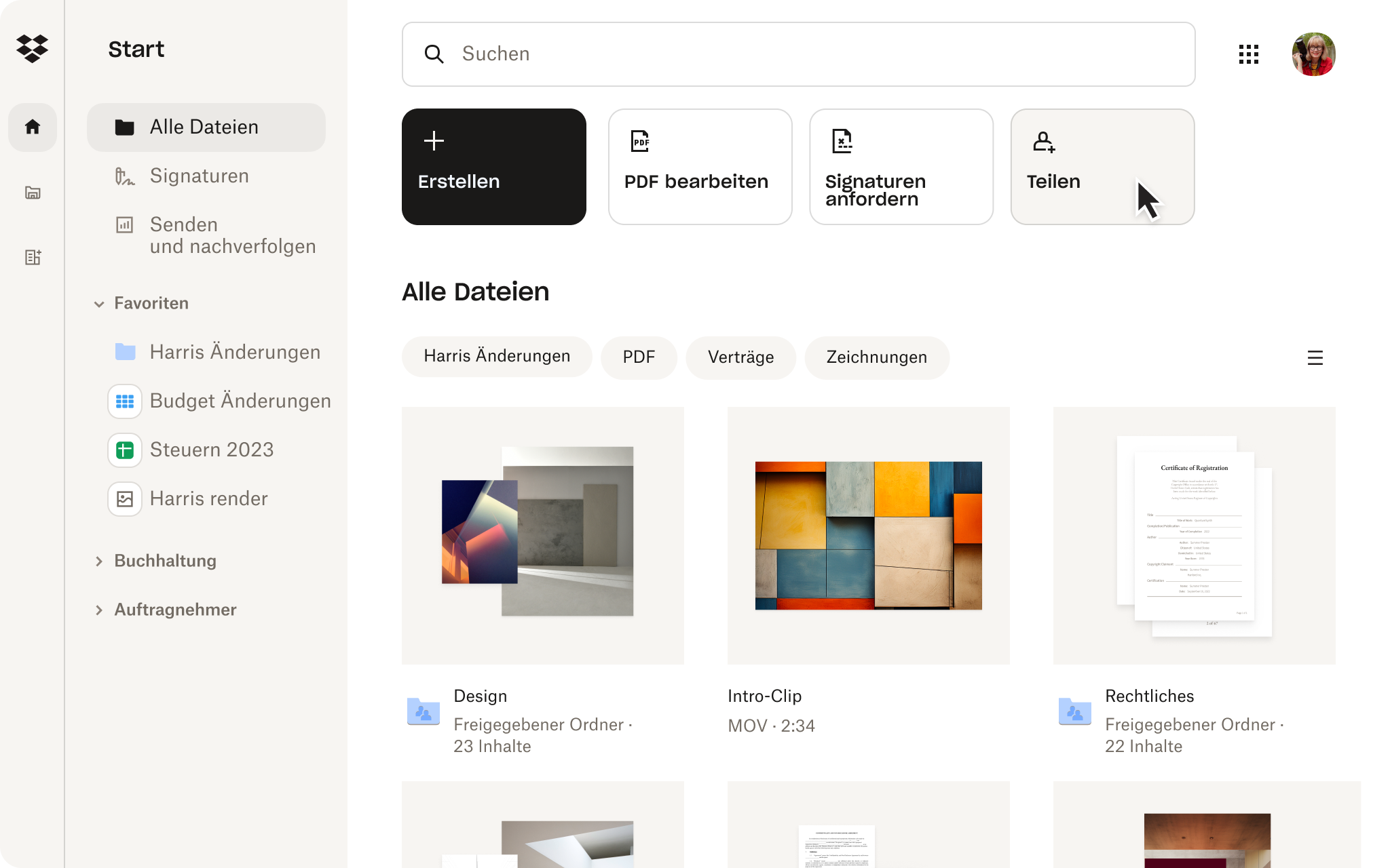 Dropbox-Benutzeroberfläche für die Dateiverwaltung mit Ordnern, Dateivorschau und Optionen zum Erstellen und Bearbeiten von PDFs sowie zum Anfordern von Signaturen und für die Freigabe.