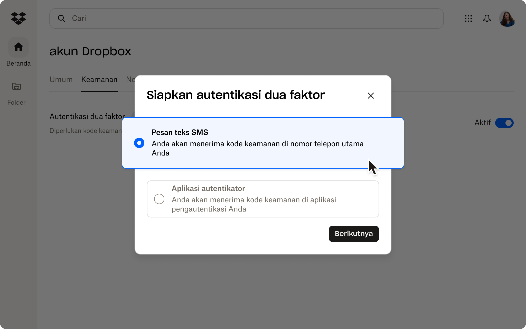 Tangkapan layar bagian Keamanan di Konsol Admin Dropbox. Pengguna terbukti memiliki kata sandi yang kuat tetapi tidak memiliki 2FA.