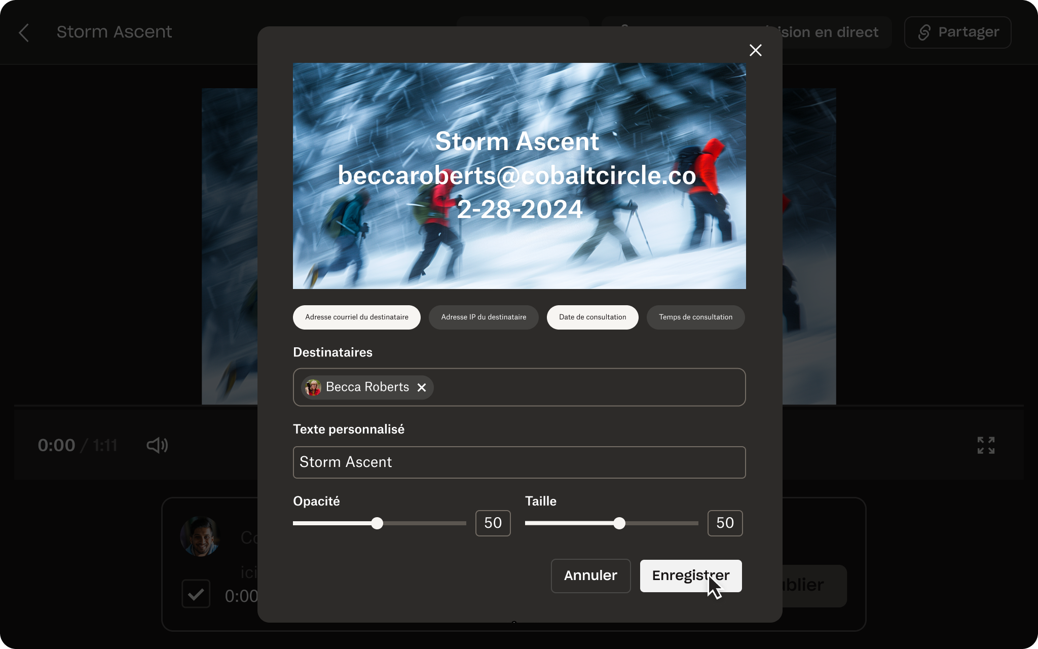 Capture d’écran de l’interface utilisateur de Dropbox Replay : on y voit une vidéo de personnes faisant de la randonnée dans la neige, avec un filigrane de texte superposé.